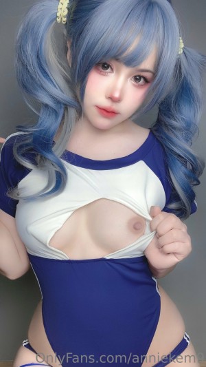 Annie Leonhardt Photo #35