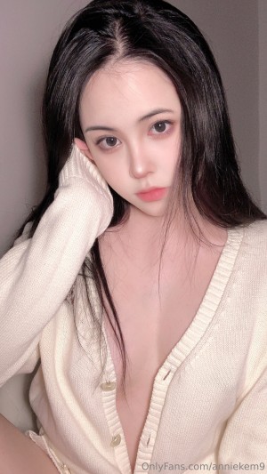 Annie Leonhardt Photo #40