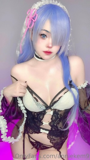 Annie Leonhardt Photo #77