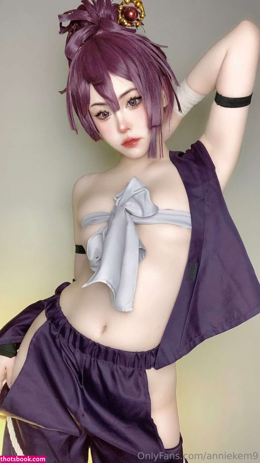 Annie Leonhardt Photo #98