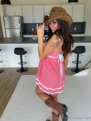 Heyitscaseymae Photo #49