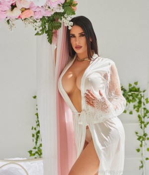 Maday Castellano Photo #10