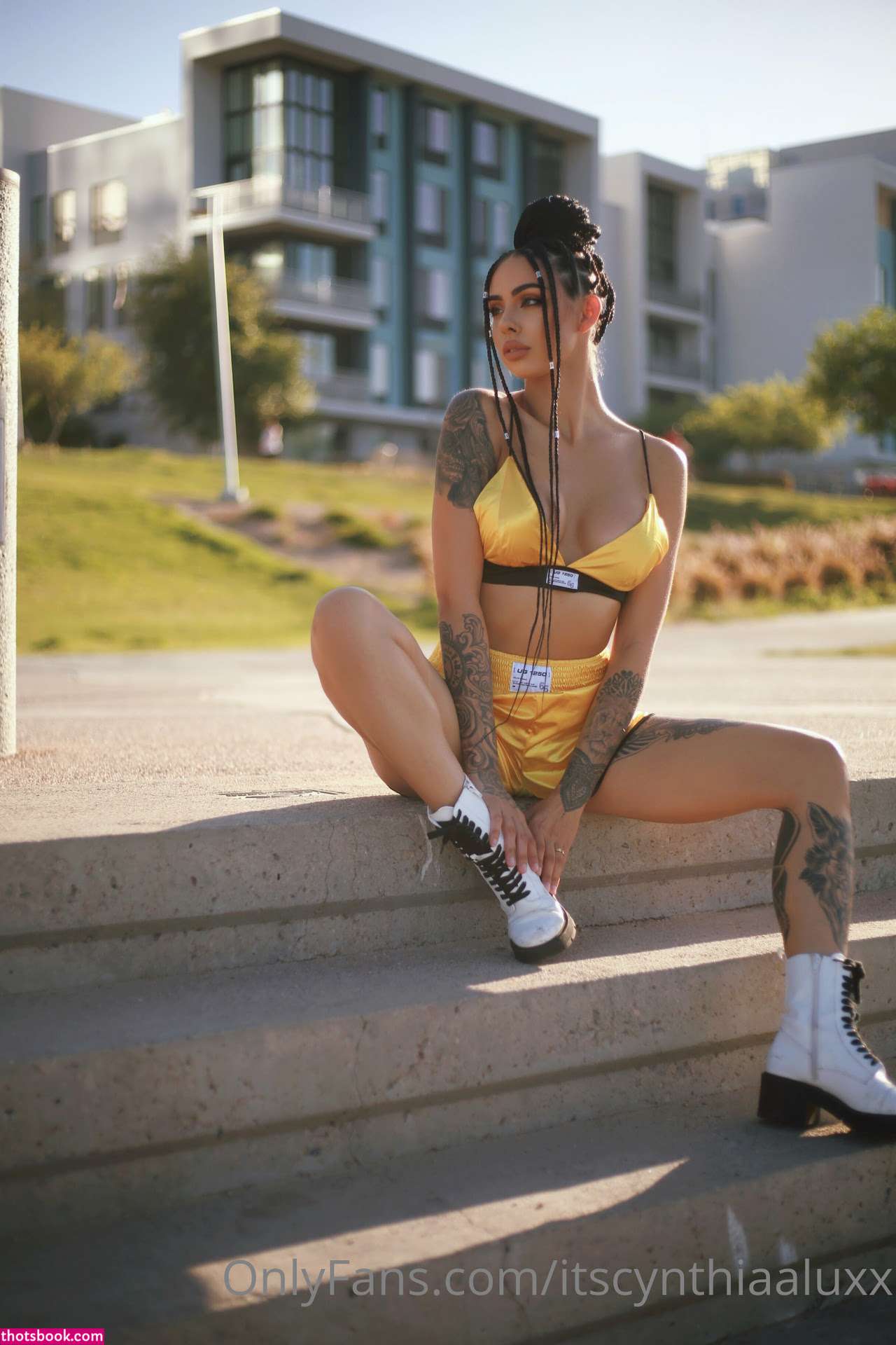 Cynthiaaluxx Photo #16