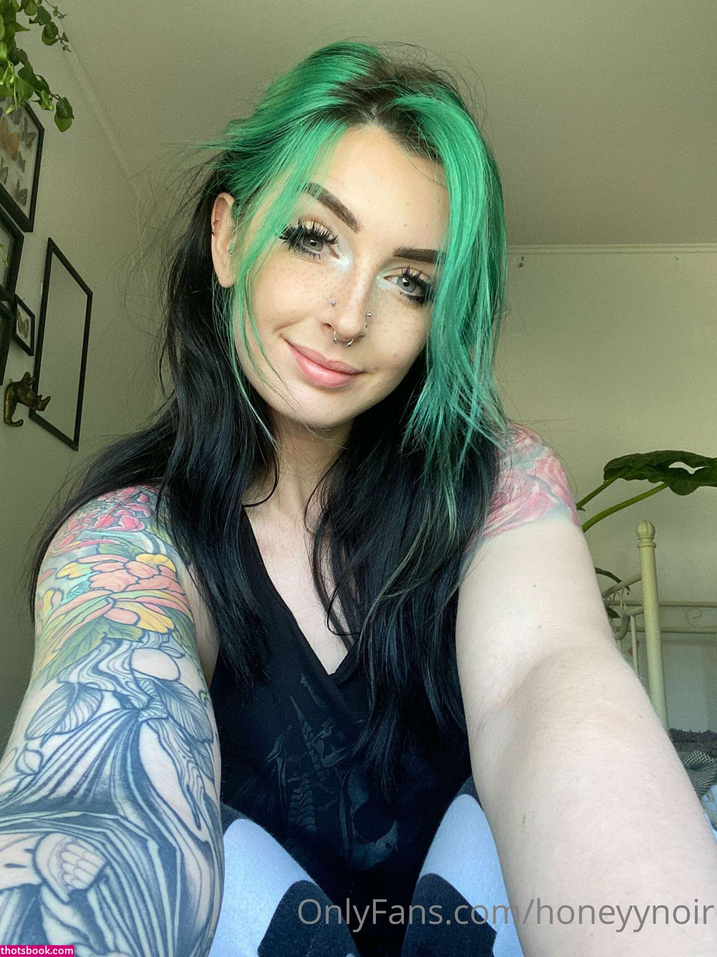 Honeyy Noir Photo #6