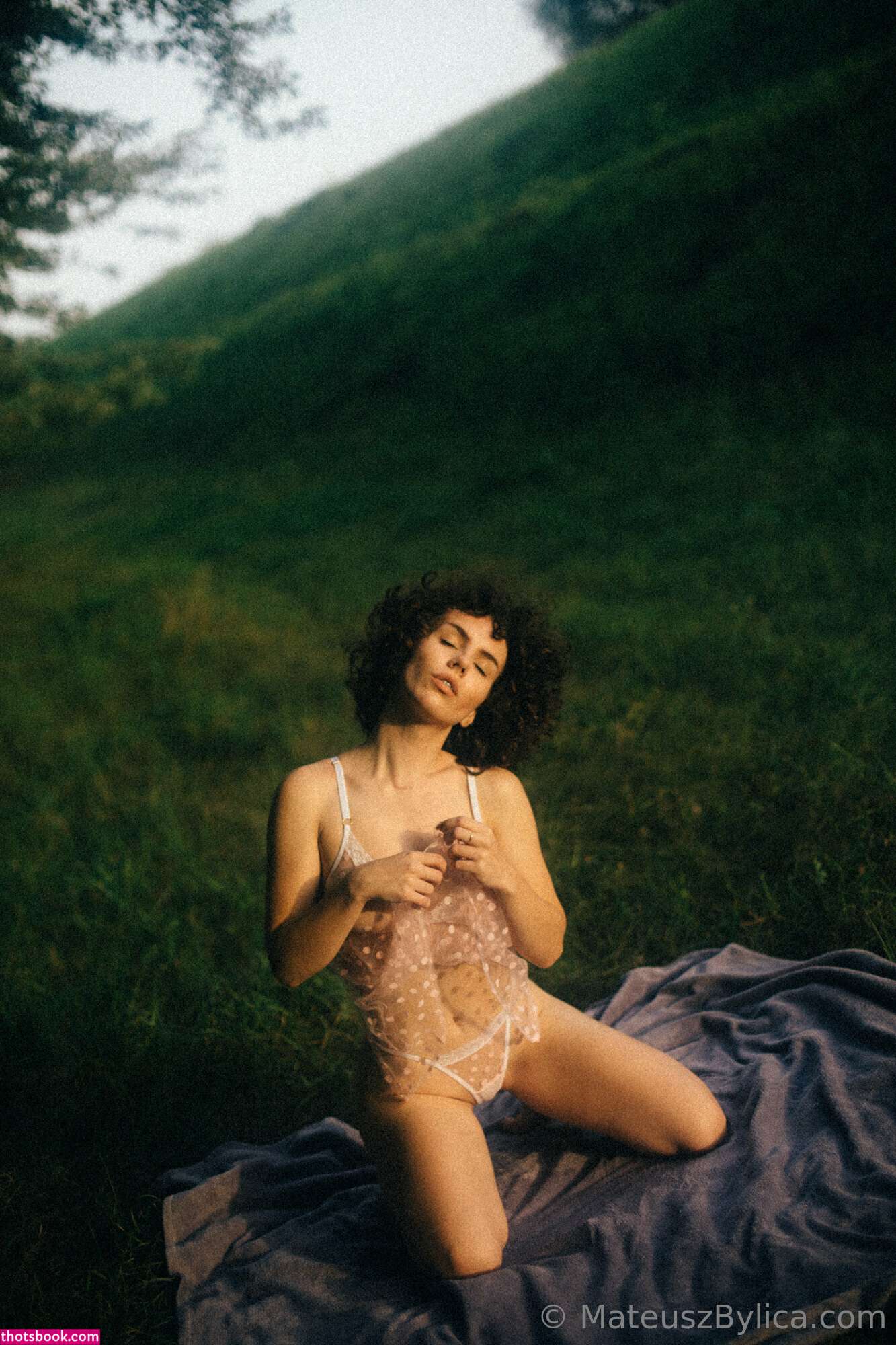 curlywiktoria Photo #28