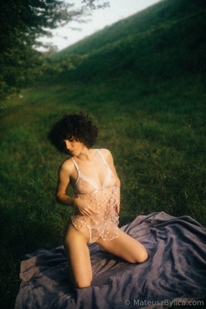 curlywiktoria Photo #23