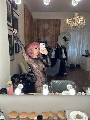 curlywiktoria Photo #125