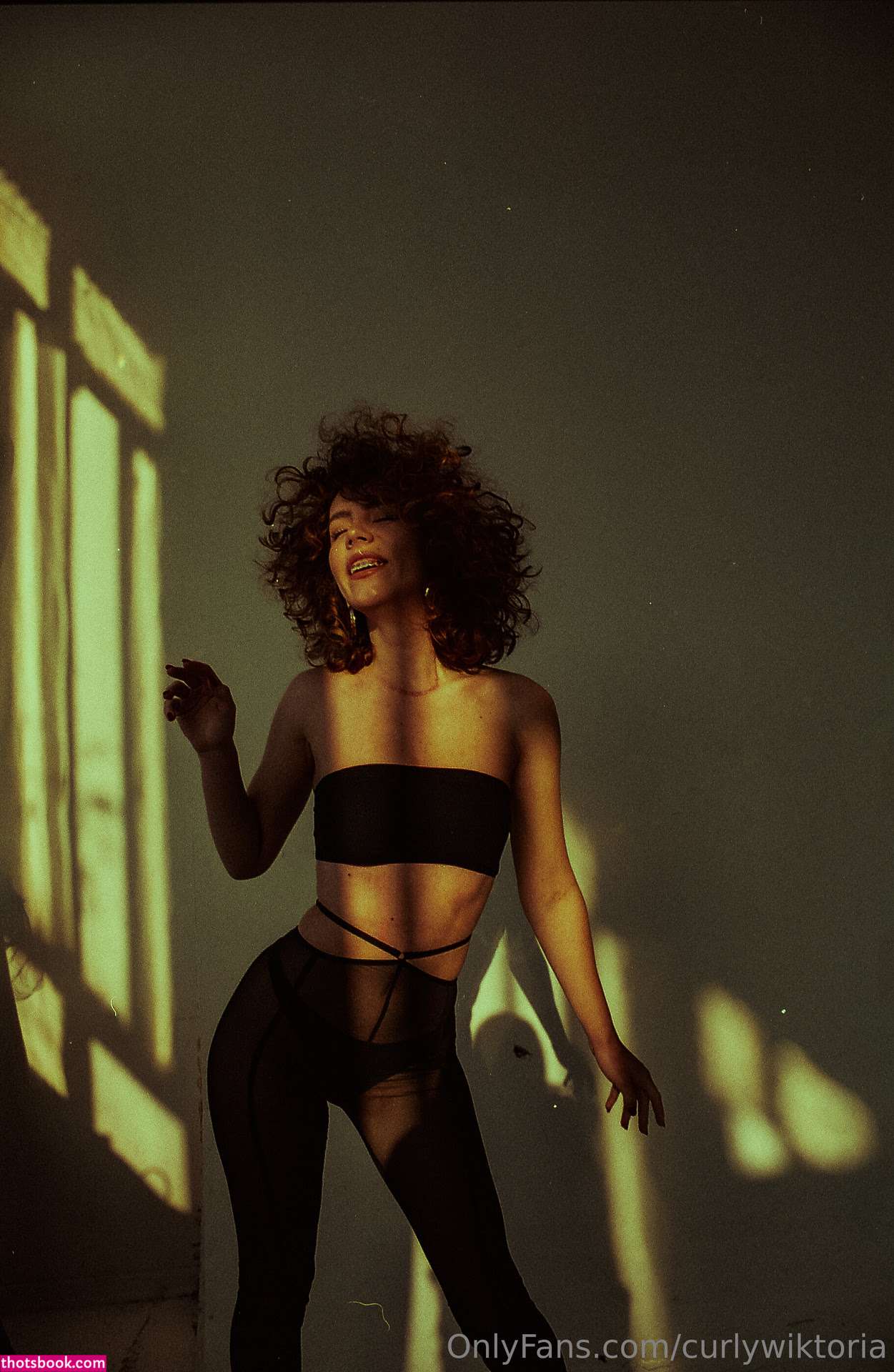 curlywiktoria Photo #133