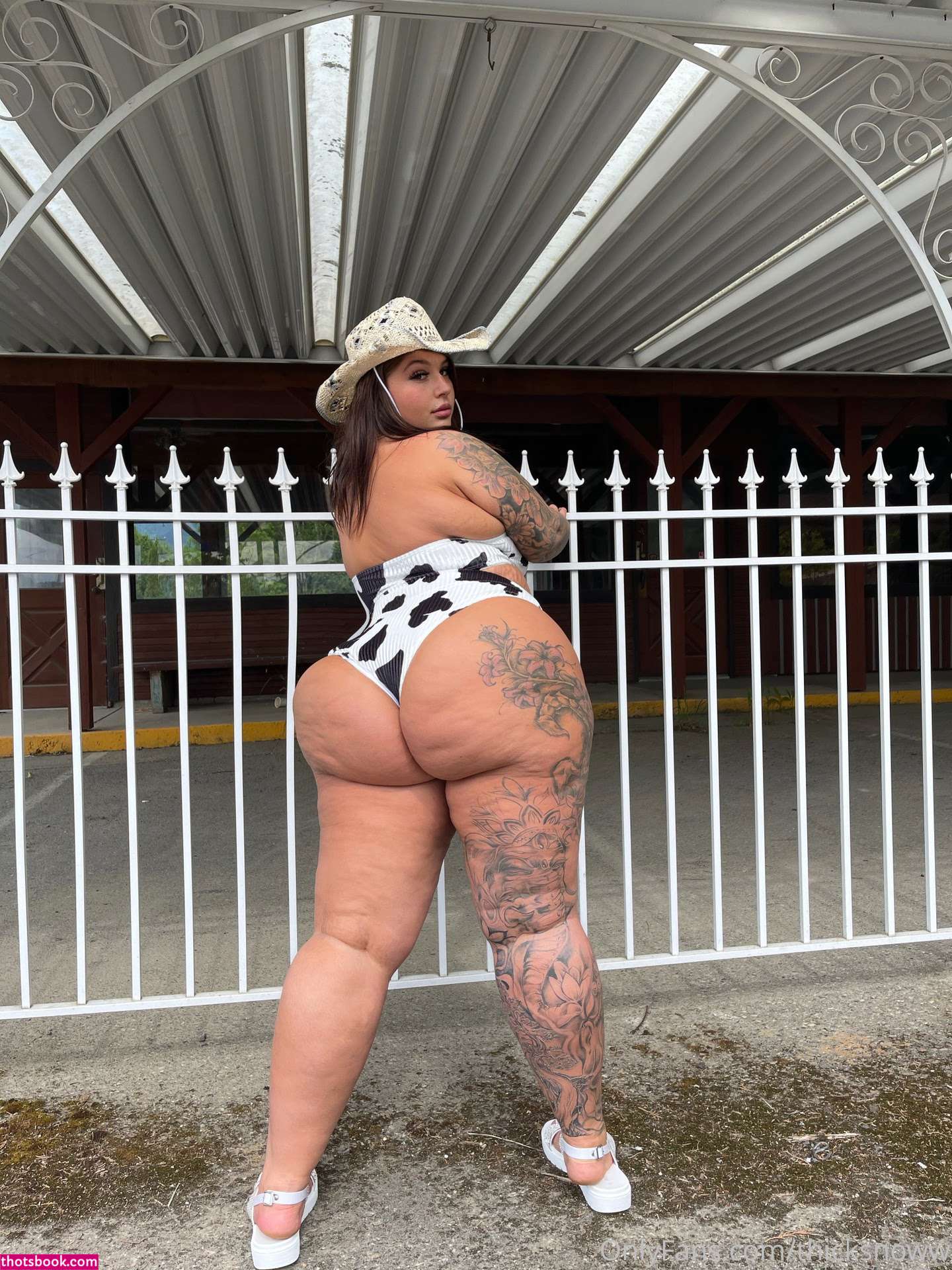 thicksnoww Photo #163