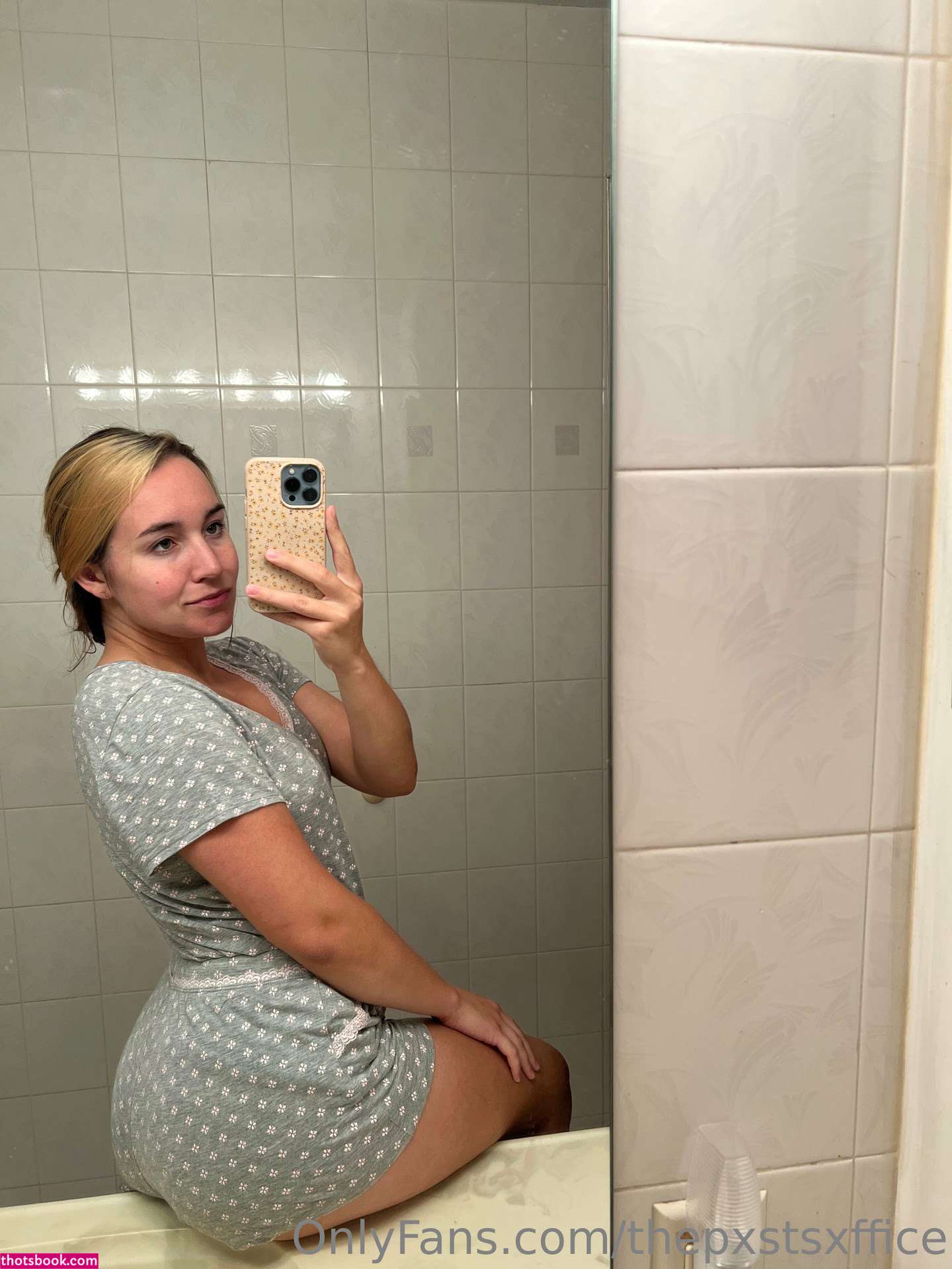 Erin Postsoffice Photo #124