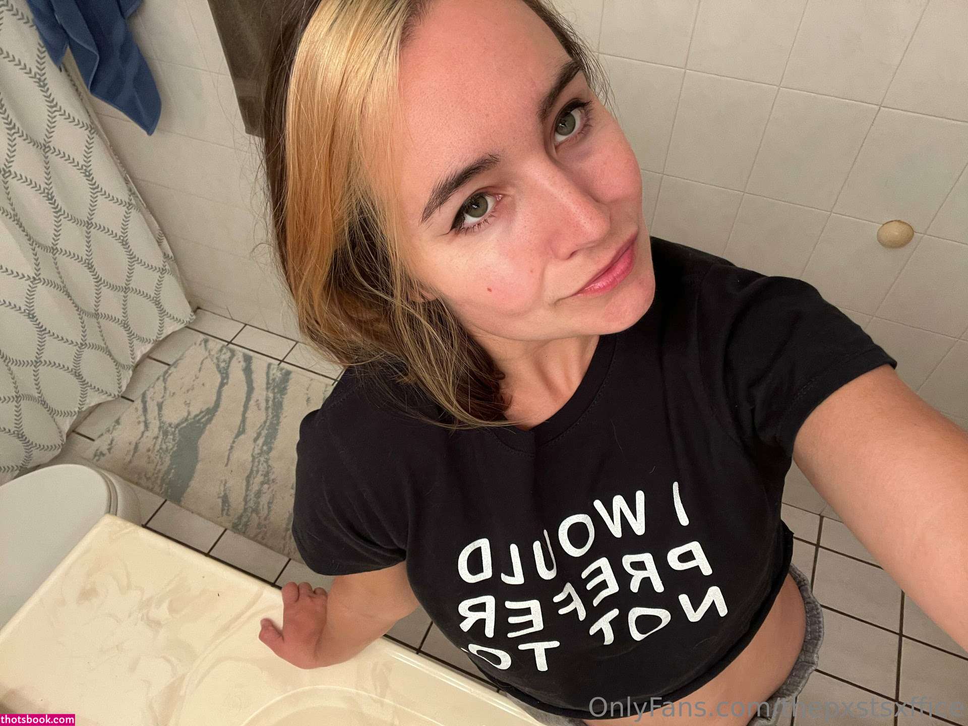 Erin Postsoffice Photo #195