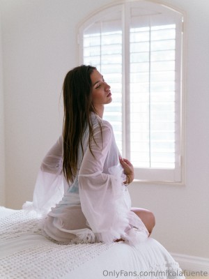 Mikaela Lafuente Photo #969