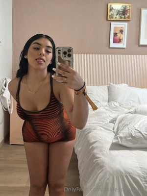 ashleydesiraee Photo #3