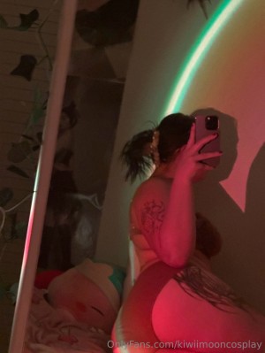 kiwiimooncosplay Photo #3