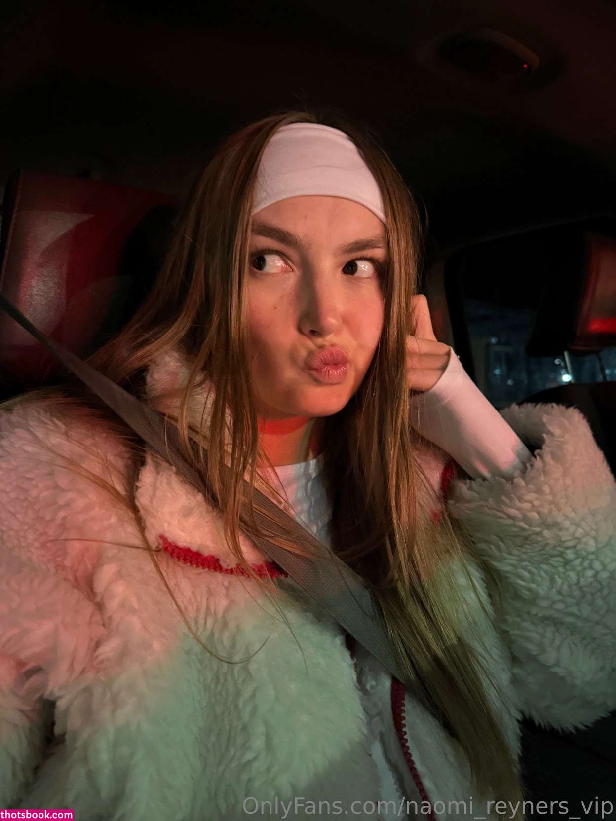 Naomi Reyner Photo #7