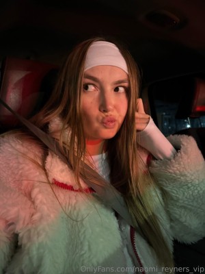 Naomi Reyner Photo #7