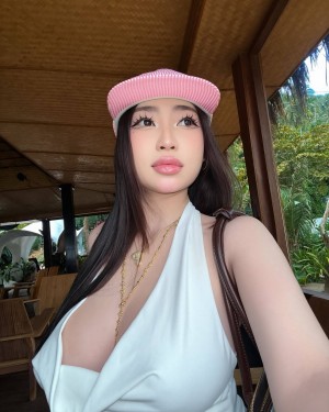 Erica Tran Photo #18