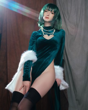 Holly White Photo #13