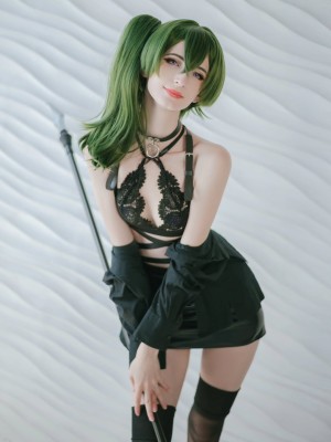 Holly White Photo #36