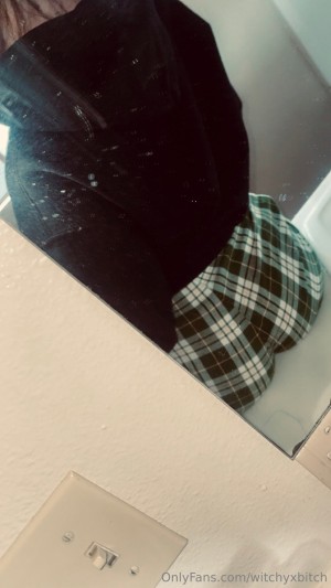 witchyxbitch Photo #19