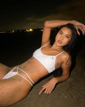 Amanda Sebastian Photo #11