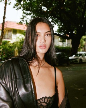 Amanda Sebastian Photo #26