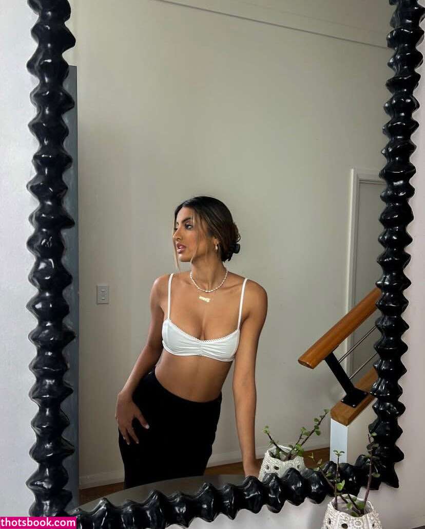 Diya Sharma Photo #8