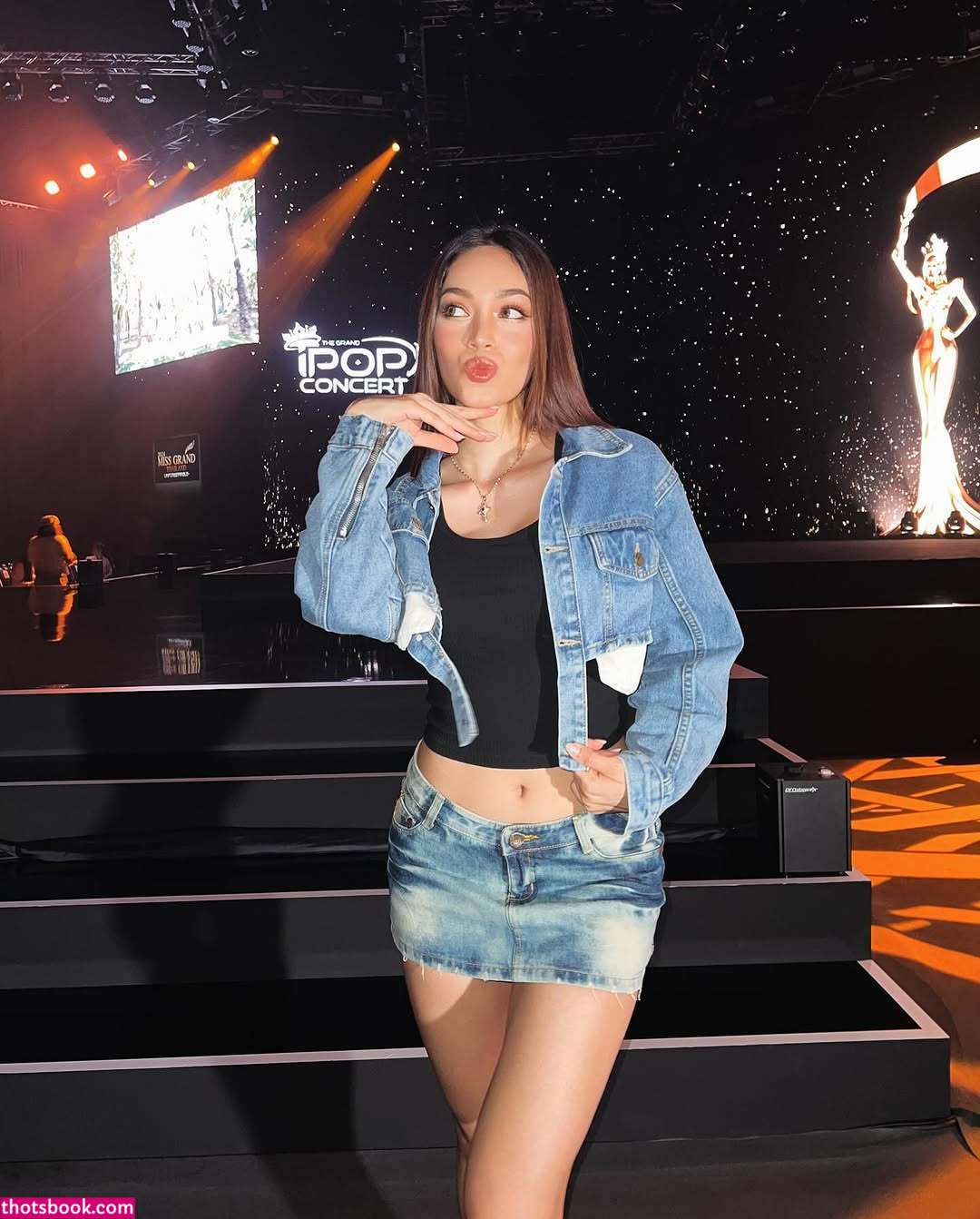 Vanessa Wenk Photo #14