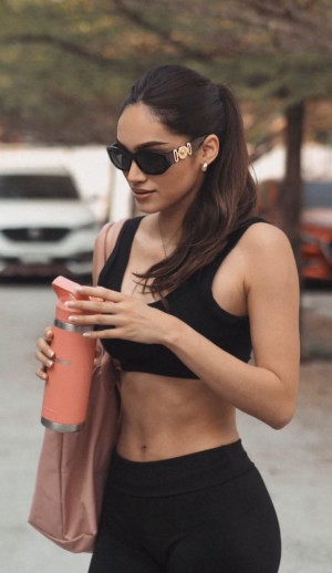 Vanessa Wenk Photo #41