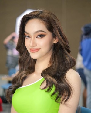 Vanessa Wenk Photo #42