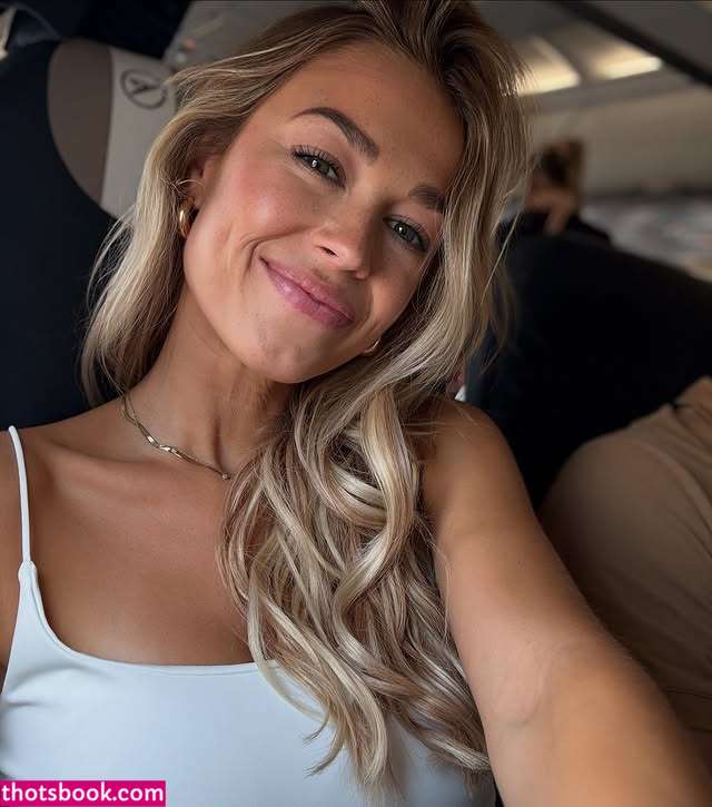 Lena Schwender Photo #6