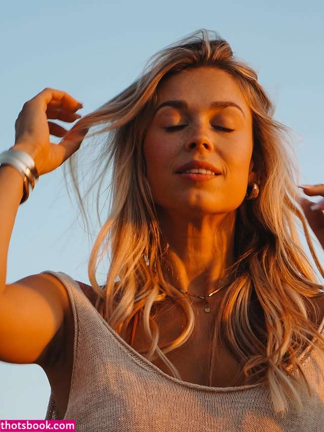 Lena Schwender Photo #7