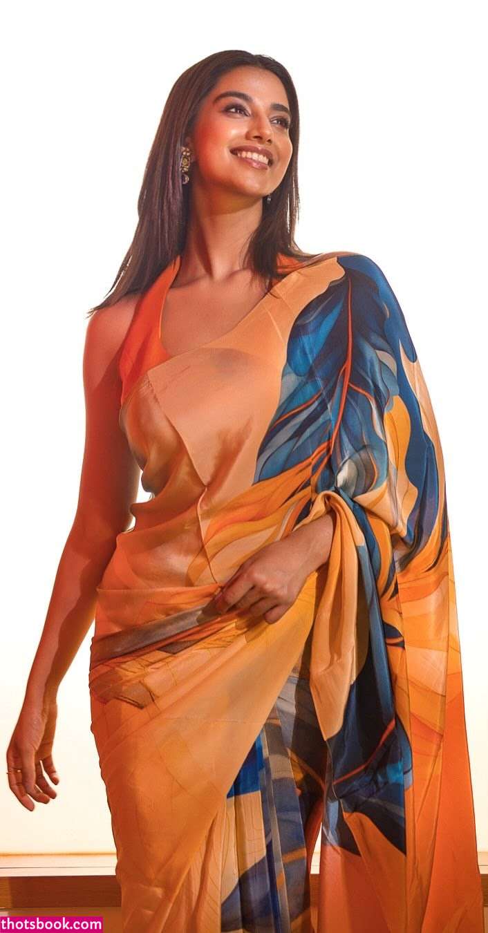 Meenakshi Chaudhary Photo #7