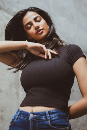 Meenakshi Chaudhary Photo #10