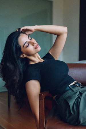 Meenakshi Chaudhary Photo #15