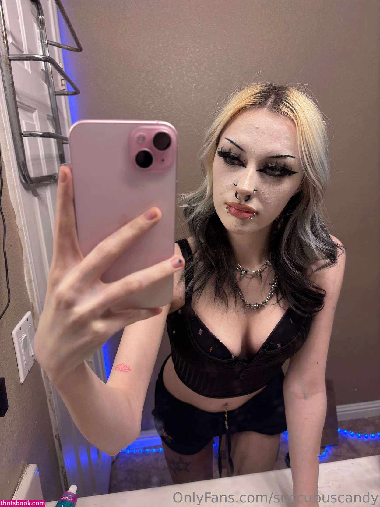 succubuscandy Photo #1