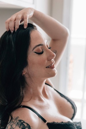 Aline Curti Photo #2