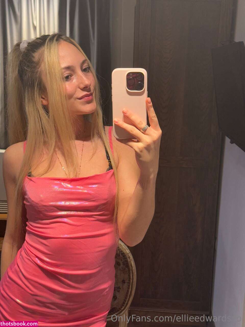 Ellie Edwards Photo #4