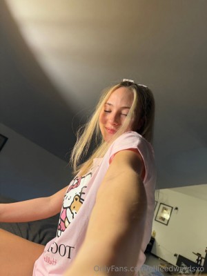 Ellie Edwards Photo #24