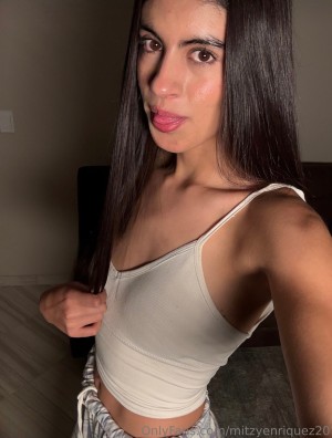 Mitzyenriquez Photo #18