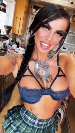 Roxi Riotxx Photo #33