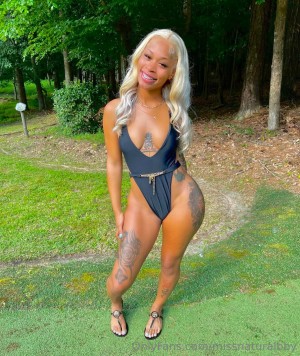 missnaturalbby Photo #30