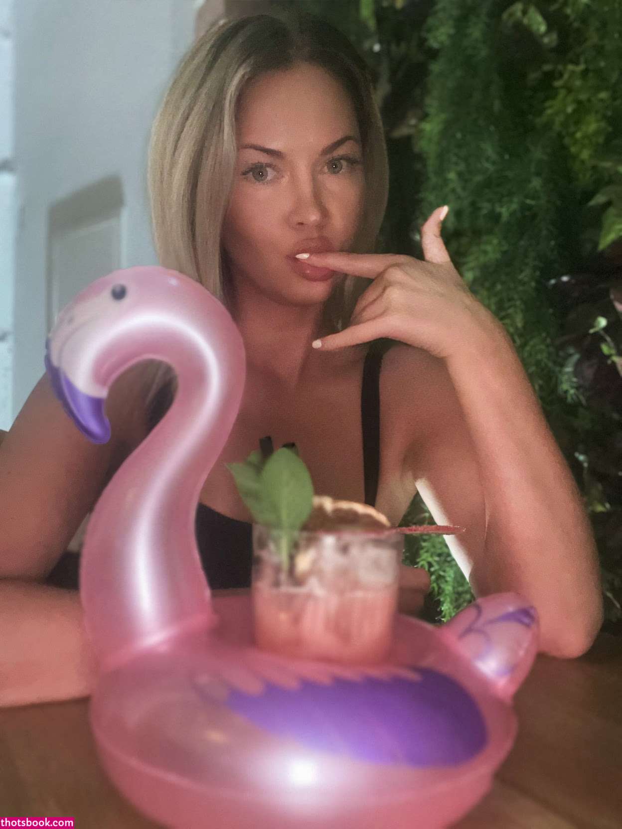 Isabelle Bloom Photo #11