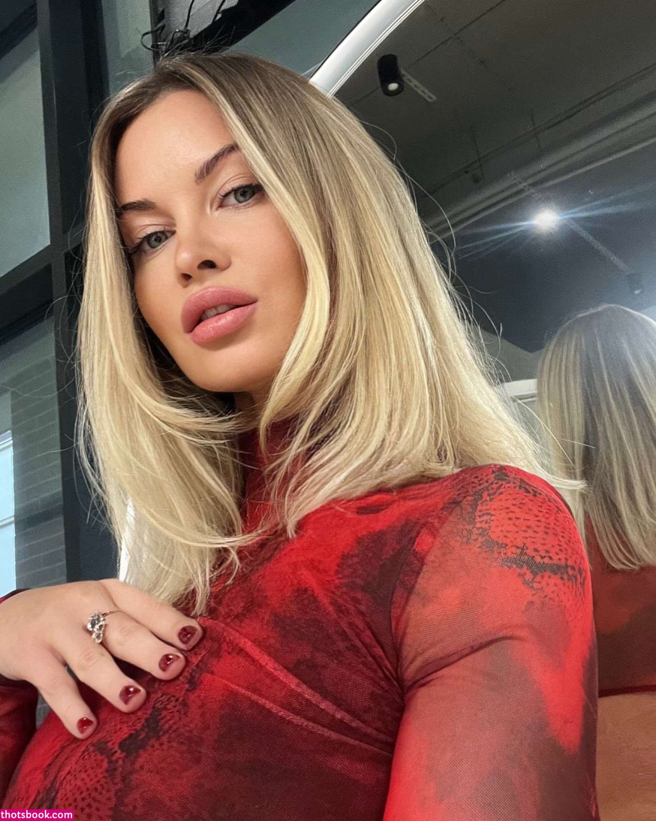 Isabelle Bloom Photo #31