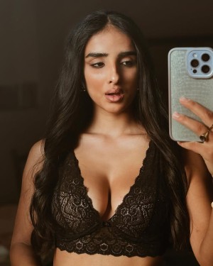 Annamaria Dore Photo #14