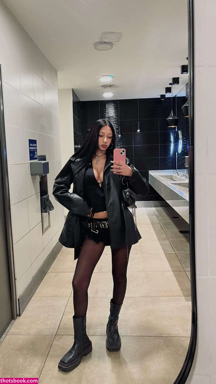 Izzy Lavigne Photo #12