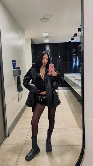 Izzy Lavigne Photo #12