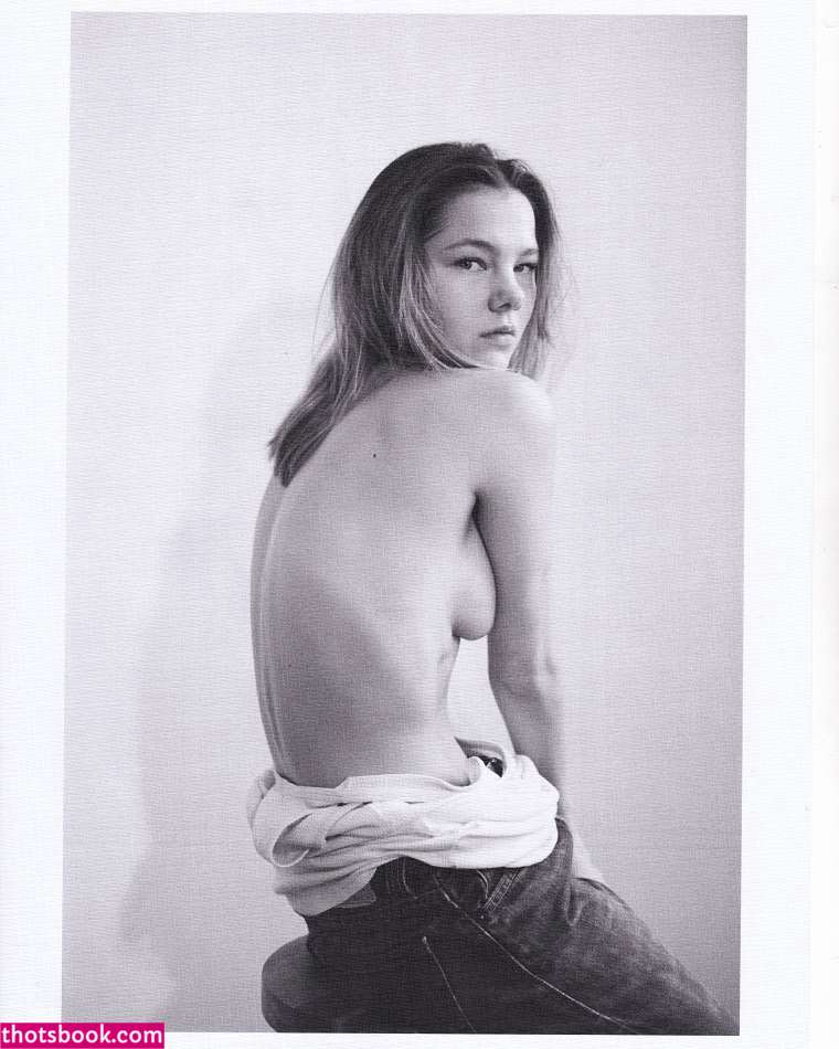 Phoebe Combes Photo #12