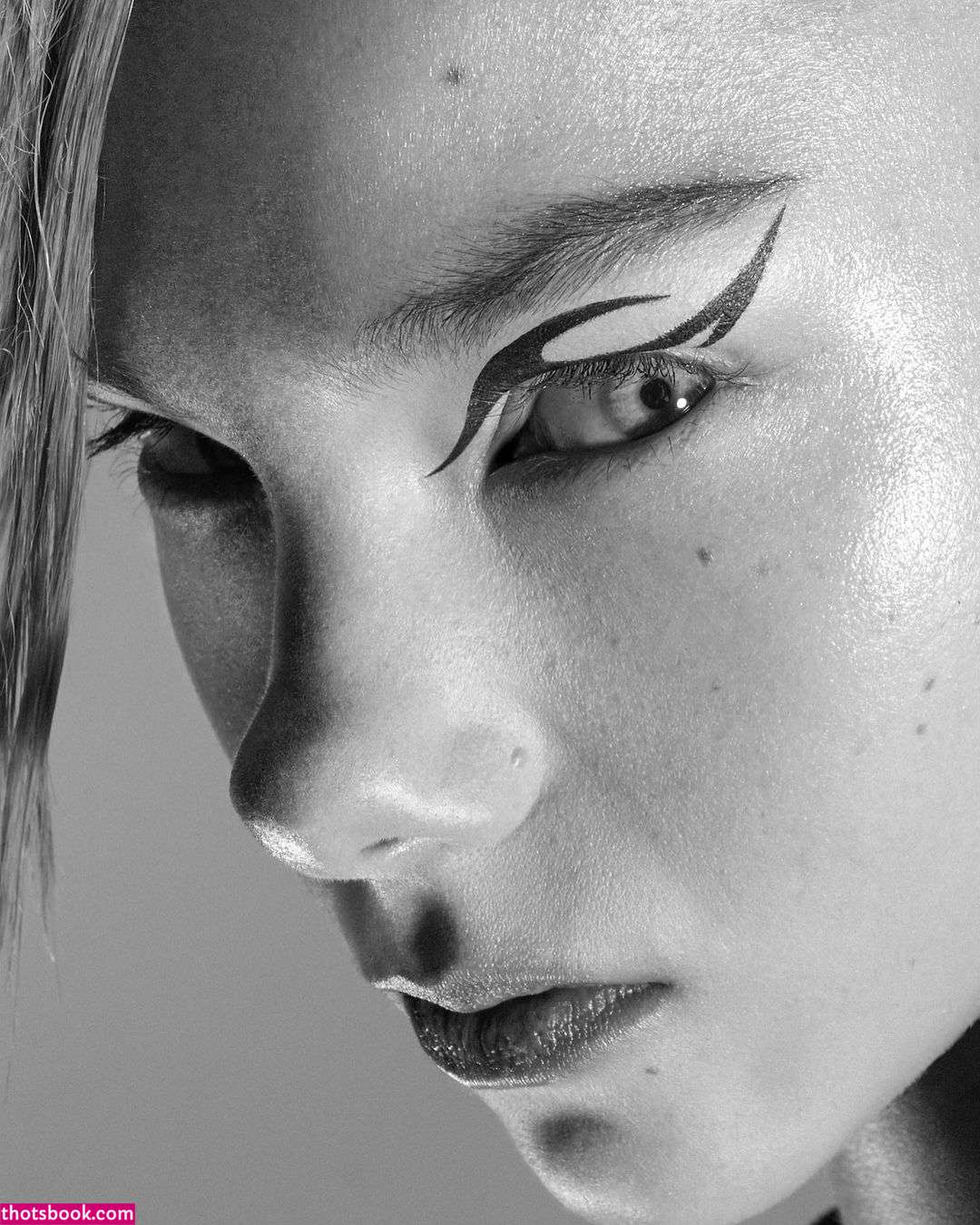 Phoebe Combes Photo #18