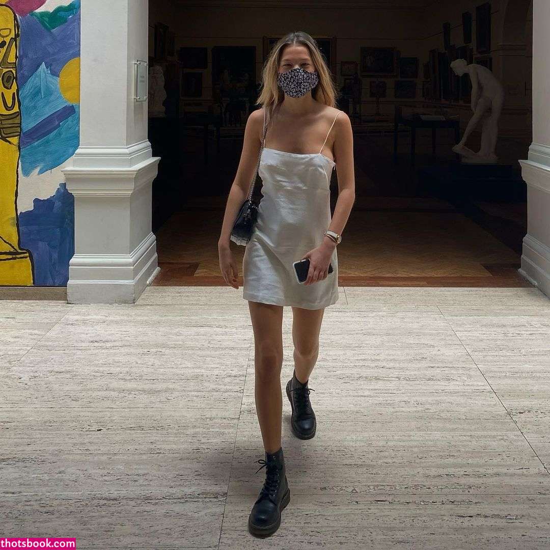 Phoebe Combes Photo #33